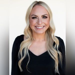 Hey I’m Lindsay!